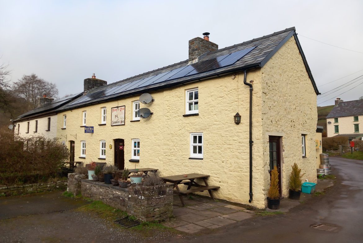 POWYS CHARACTER COTTAGE STYLE PUBLIC HOUSE IN OUTSTANDING RURAL
