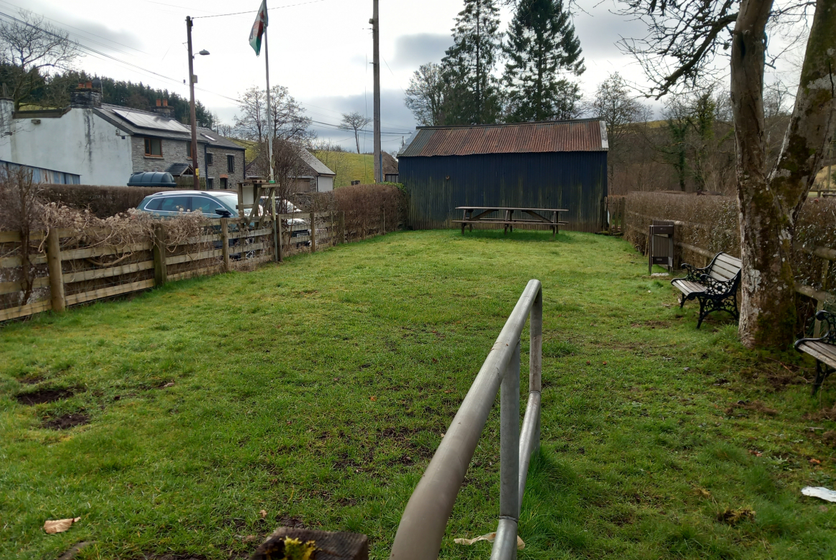 POWYS CHARACTER COTTAGE STYLE PUBLIC HOUSE IN OUTSTANDING RURAL