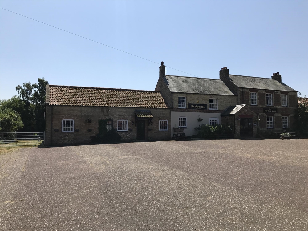 IMPRESSIVE FREEHOLD VILLAGE PUBLIC HOUSE & RESTAURANT IN THE ...