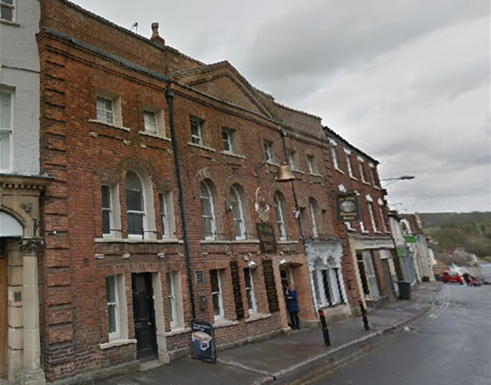 IMPRESSIVE FREEHOLD PUBLIC HOUSE/RESTAURANT & HOTEL WITH IN DURSLEY TOWN CENTRE Buy