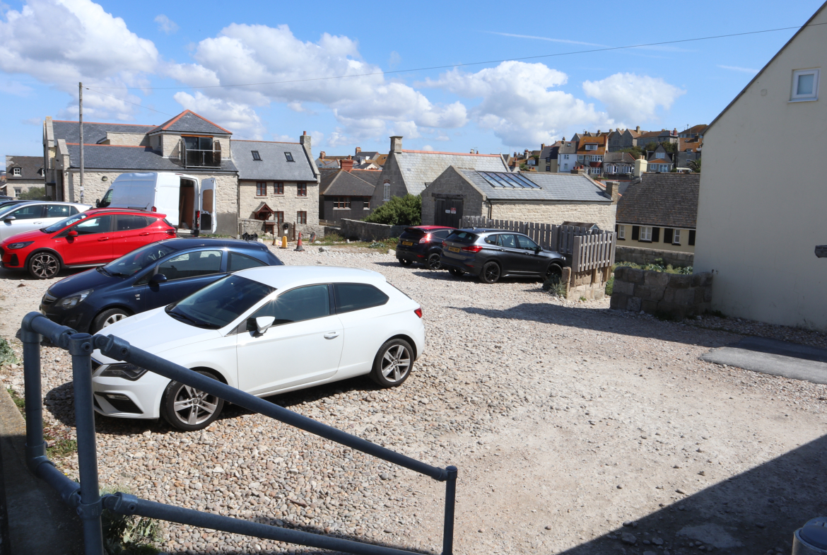 DORSET LUCRATIVE SEAFRONT PUBLIC HOUSE WITH FANTASTIC VIEWS Buy or