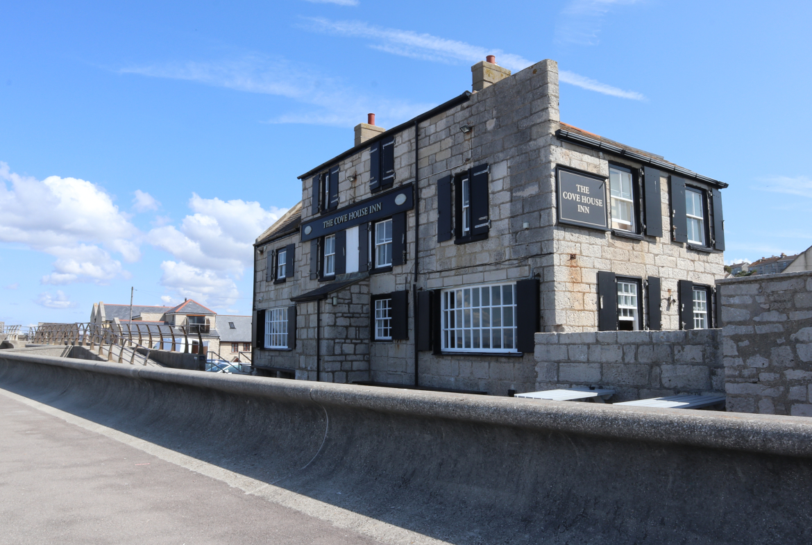 DORSET LUCRATIVE SEAFRONT PUBLIC HOUSE WITH FANTASTIC VIEWS Buy or