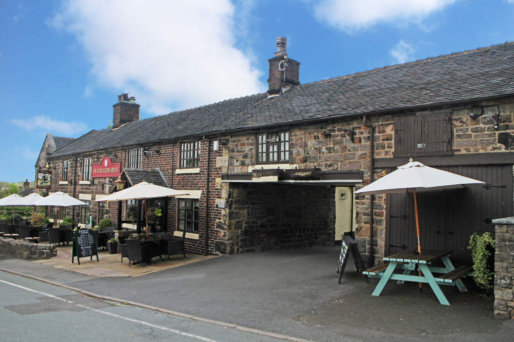 STAFFORDSHIRE CHARMING COTTAGE STYLE VILLAGE INN ON THE EDGE OF THE