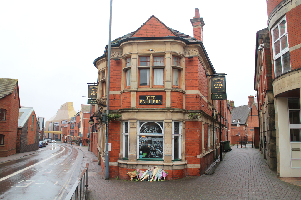 WORCESTER CITY CENTRE HISTORIC LISTED VICTORIAN PUBLIC HOUSE Buy or
