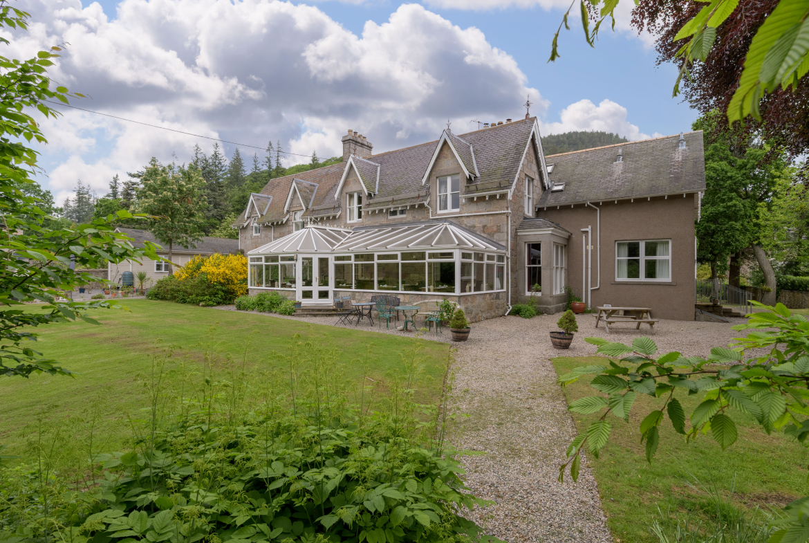 Well Situated 11 Bedroom Boutique Guest House near Balmoral Castle