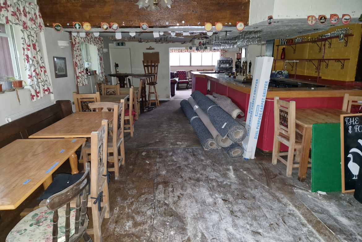 Free of Tie Pub with Seven Letting Rooms To-Let - Buy or Sell a UK ...