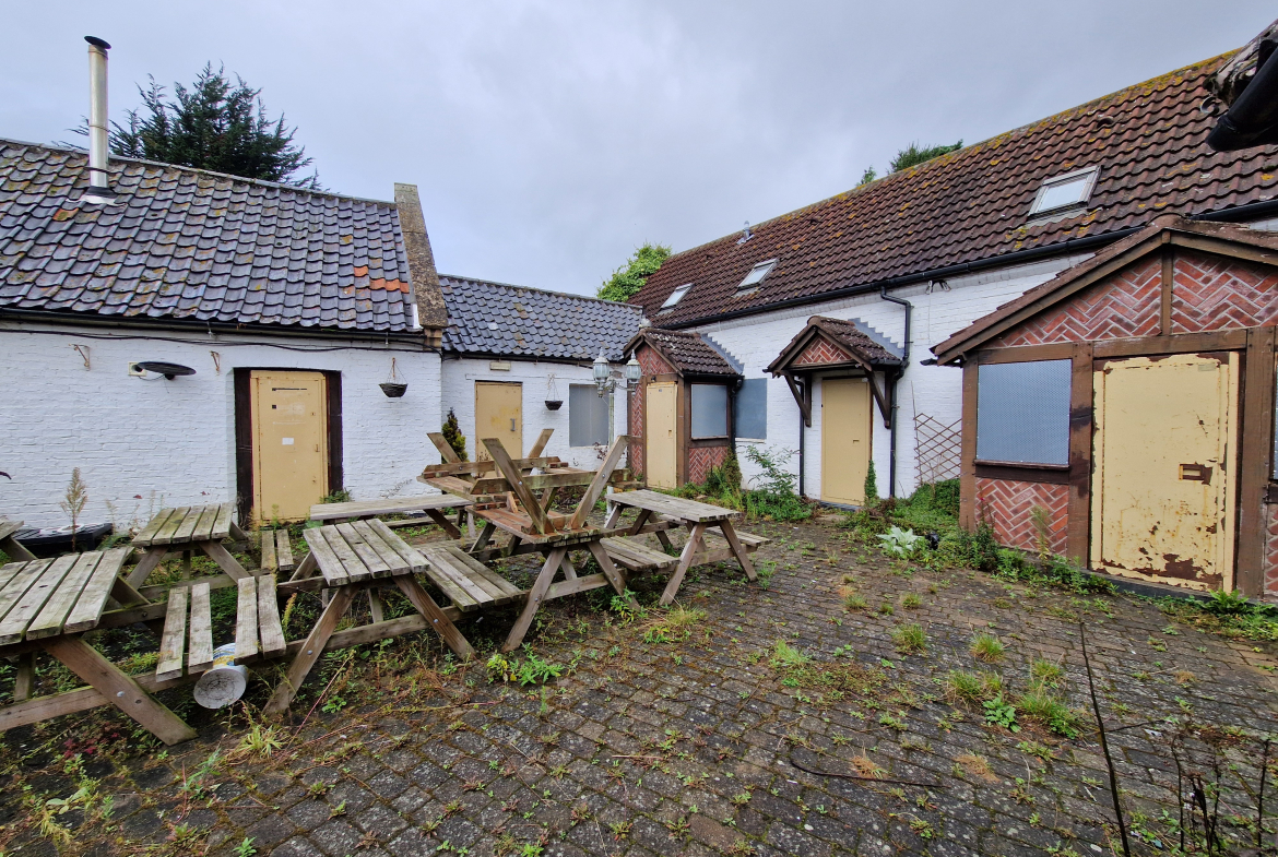 Free of Tie Pub with Seven Letting Rooms To-Let - Buy or Sell a UK ...