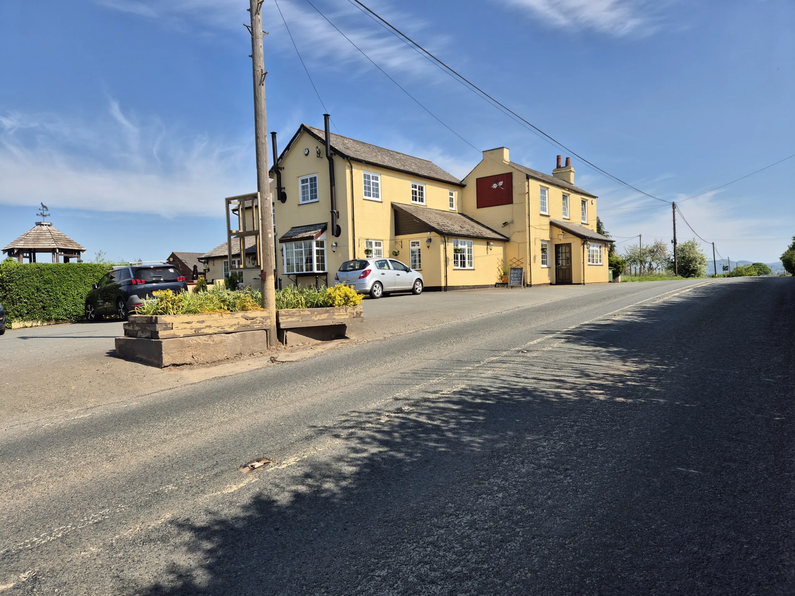 FREE OF TIE COUNTRY PUB WITH LETTING ROOMS IN 3 ACRES - Buy or Sell a ...