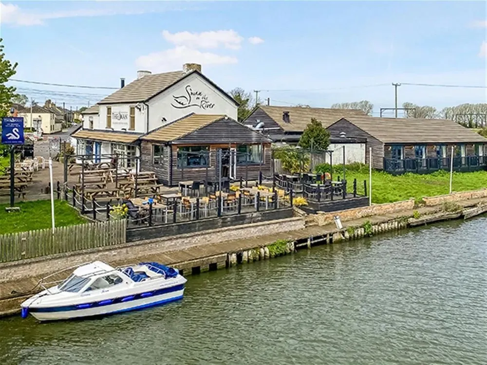 RIVERSIDE INN, PUB & RESTAURANT, RECENTLY REFURBISHED, LOUNGE & DINING ...