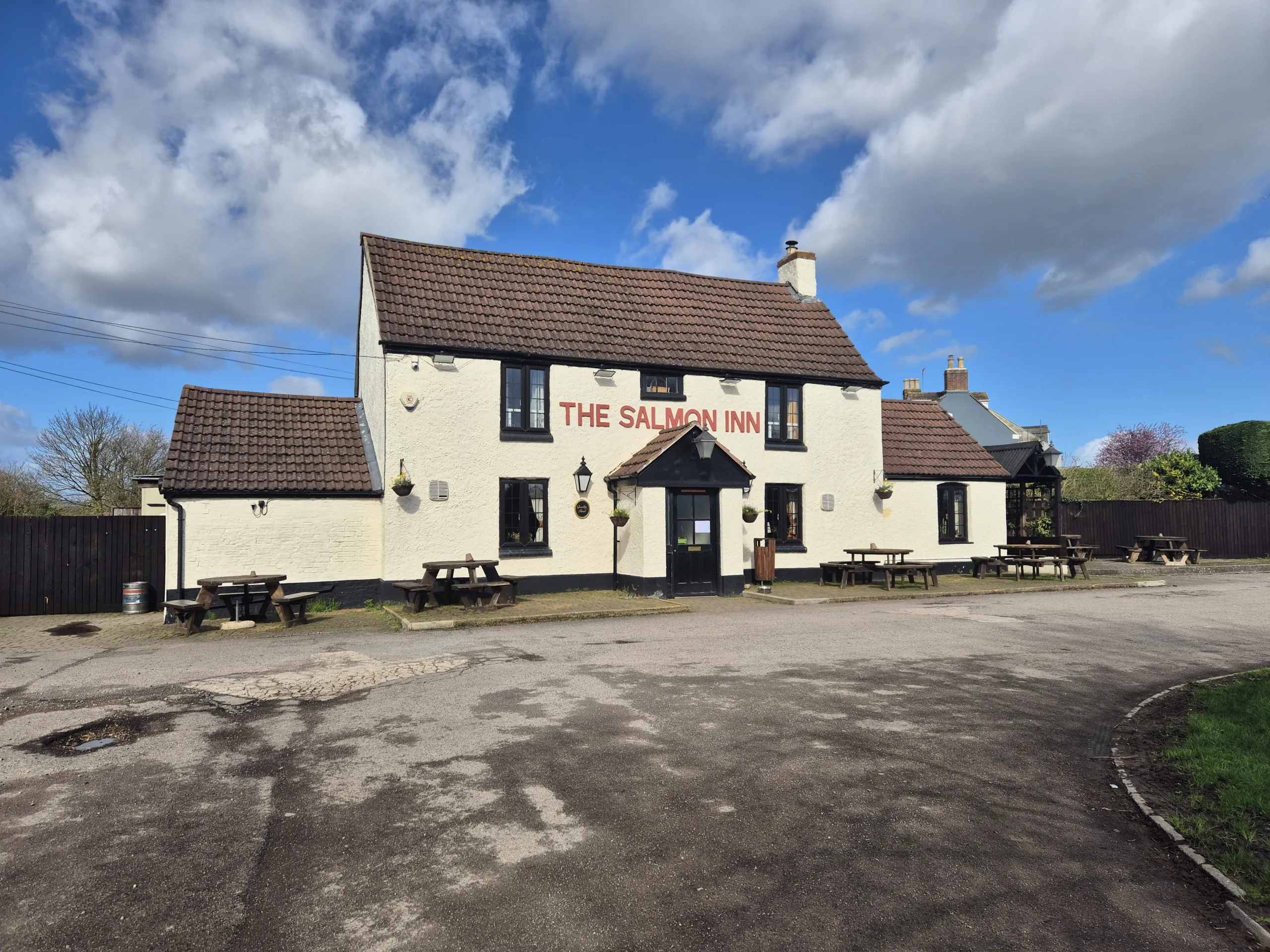 BEAUTIFUL FREE OF TIE PUB AND RESTAURANT IN GLOUCESTERSHIRE VILLAGE ...
