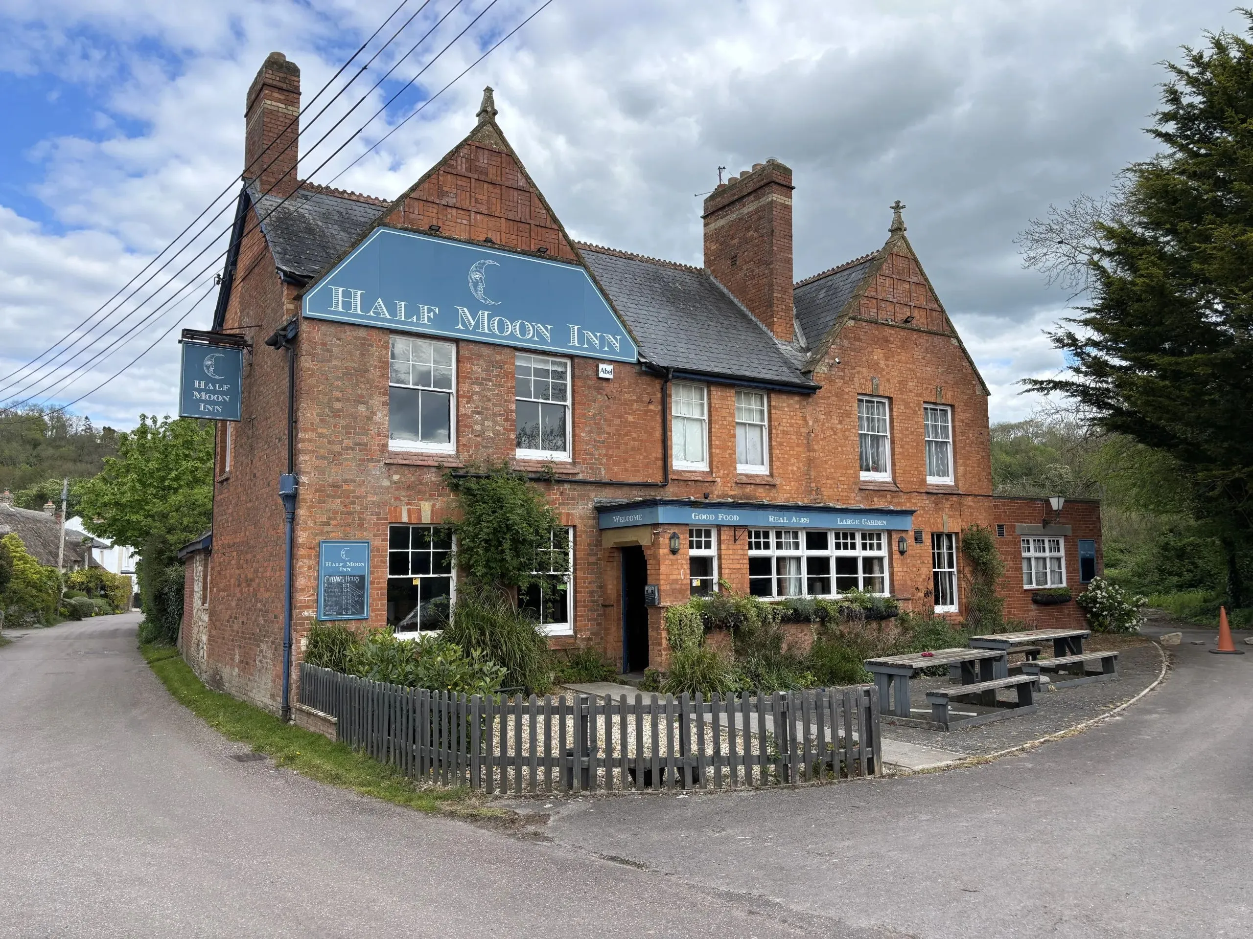 SOMERSET - FREE-OF-TIE VILLAGE PUB ON FRINGE OF COUNTY TOWN - Buy or ...